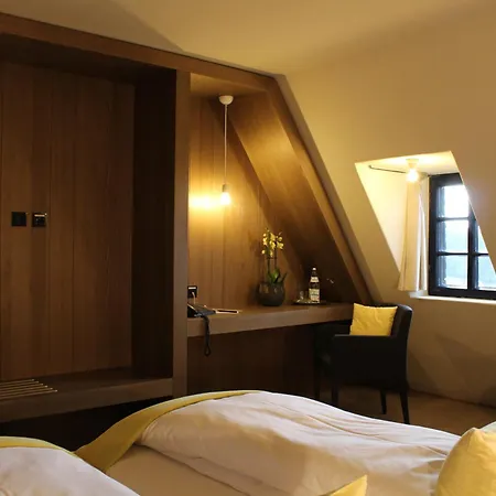 Burg Falkenberg Hotel *