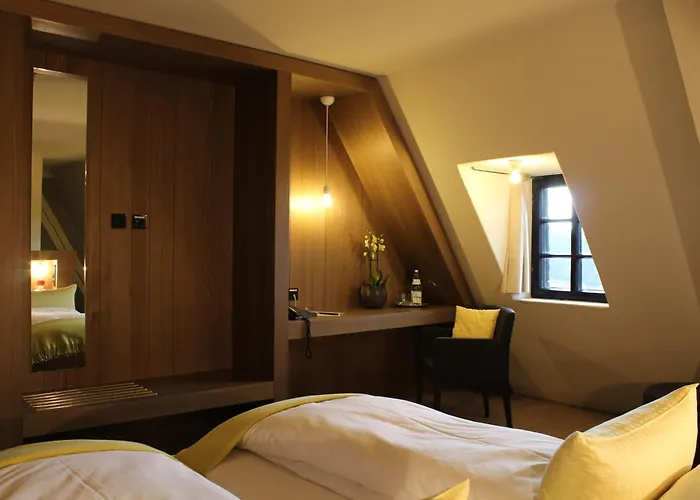 Burg Falkenberg Hotel *